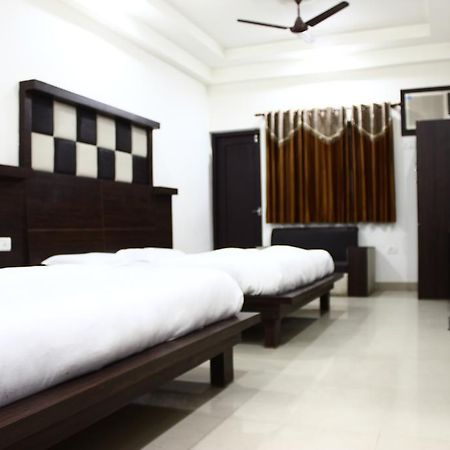Hotel Maharaja Katra  Værelse billede